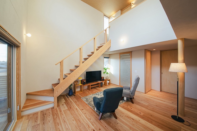 塗り壁のぬくもりと『澄家』の空気が心地よい、41坪の高性能住宅