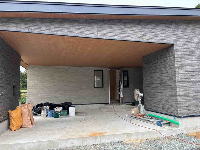 塗り壁のぬくもりと『澄家』の空気が心地よい、41坪の高性能住宅