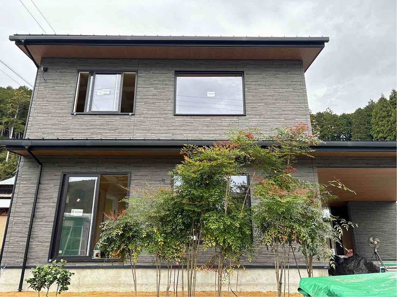 塗り壁のぬくもりと『澄家』の空気が心地よい、41坪の高性能住宅