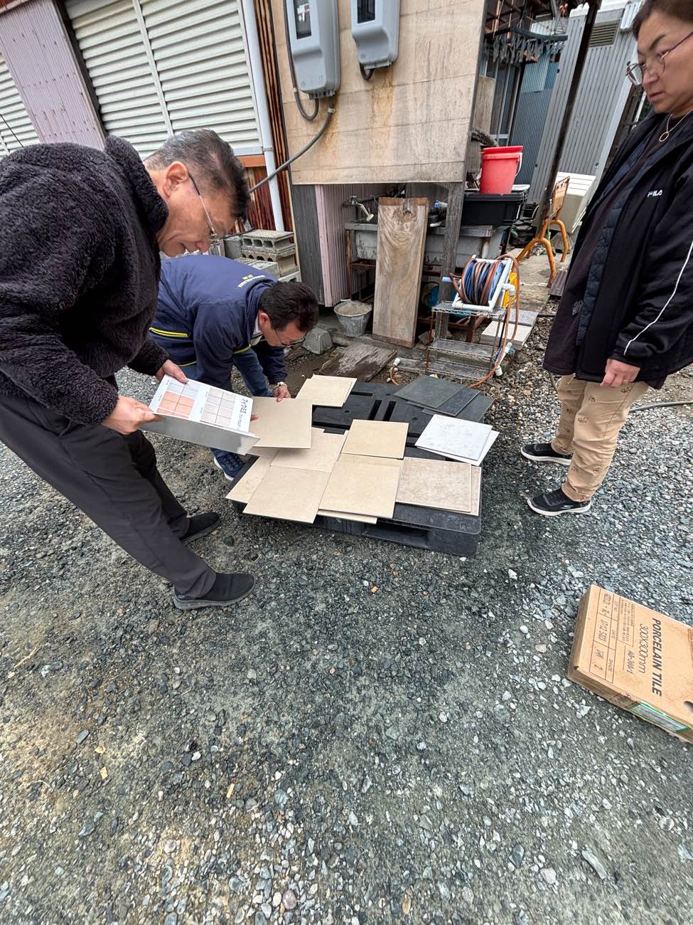 水田建設新社屋　タイル選び